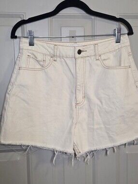 Ghanda - Women’s High-Rise Raw Hem Shorts - Cream